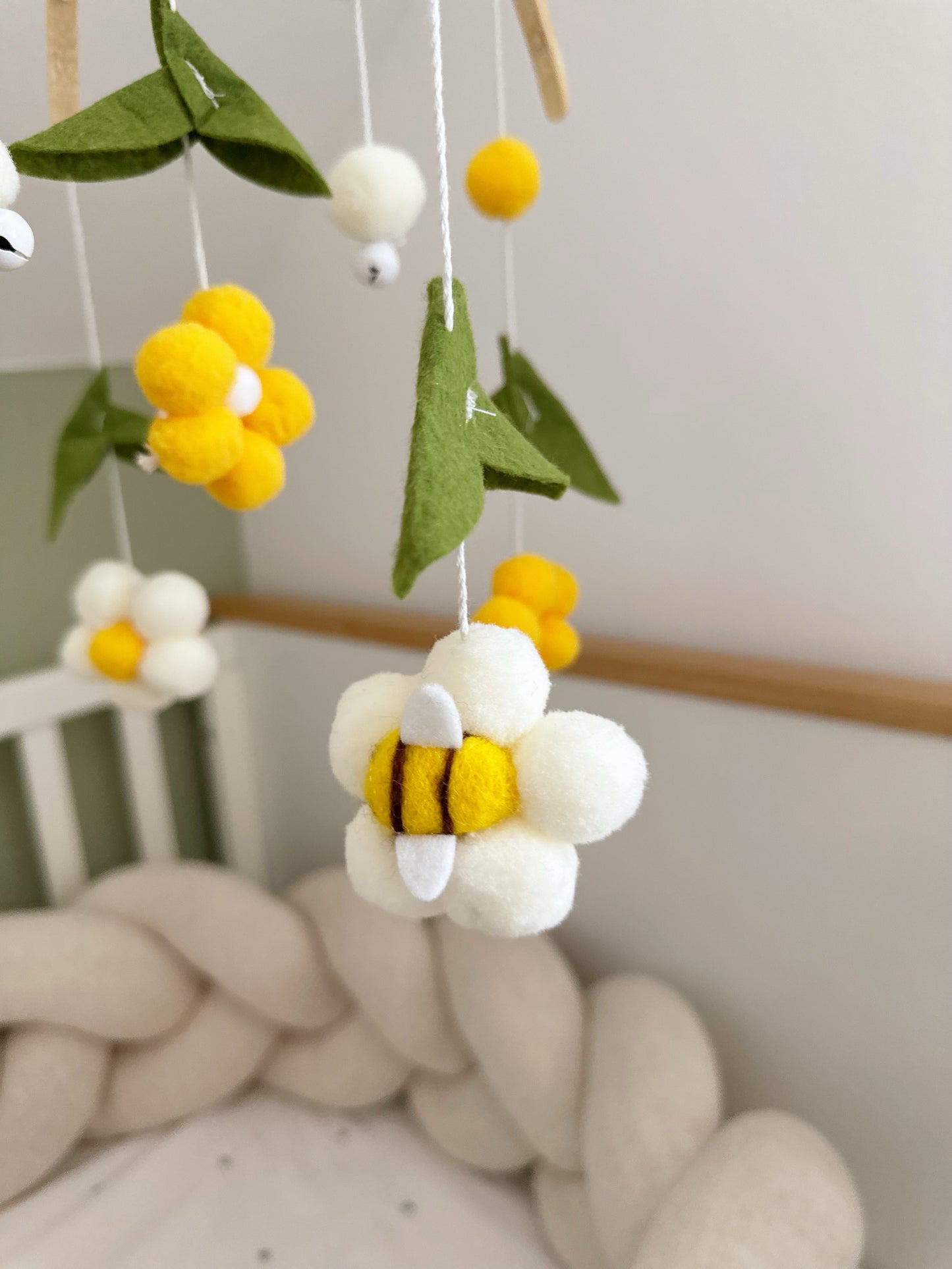 Babymobile mit Bienen