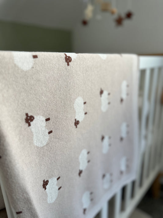 Babydecke aus 100% Baumwolle in Beige mit Schafen