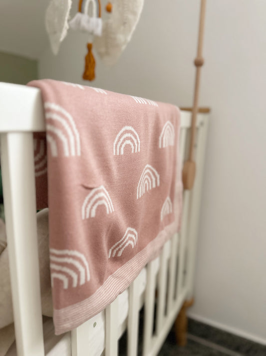Babydecke aus 100% Baumwolle in rosa mit Regenbogen