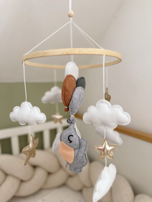 Baby Mobile süßer Elefant mit Luftballons